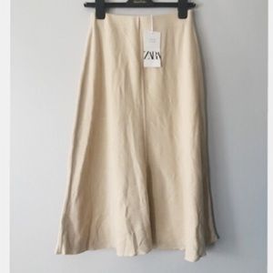 NWT ZARA CREAM COLOR A-LINE SWEATER SKIRT SMALL SIZE
